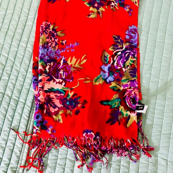 Apt. 9 oblong floral scarf🧣🧣🧣 - Picture 4 of 4